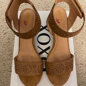Xoxo Tan Wedges